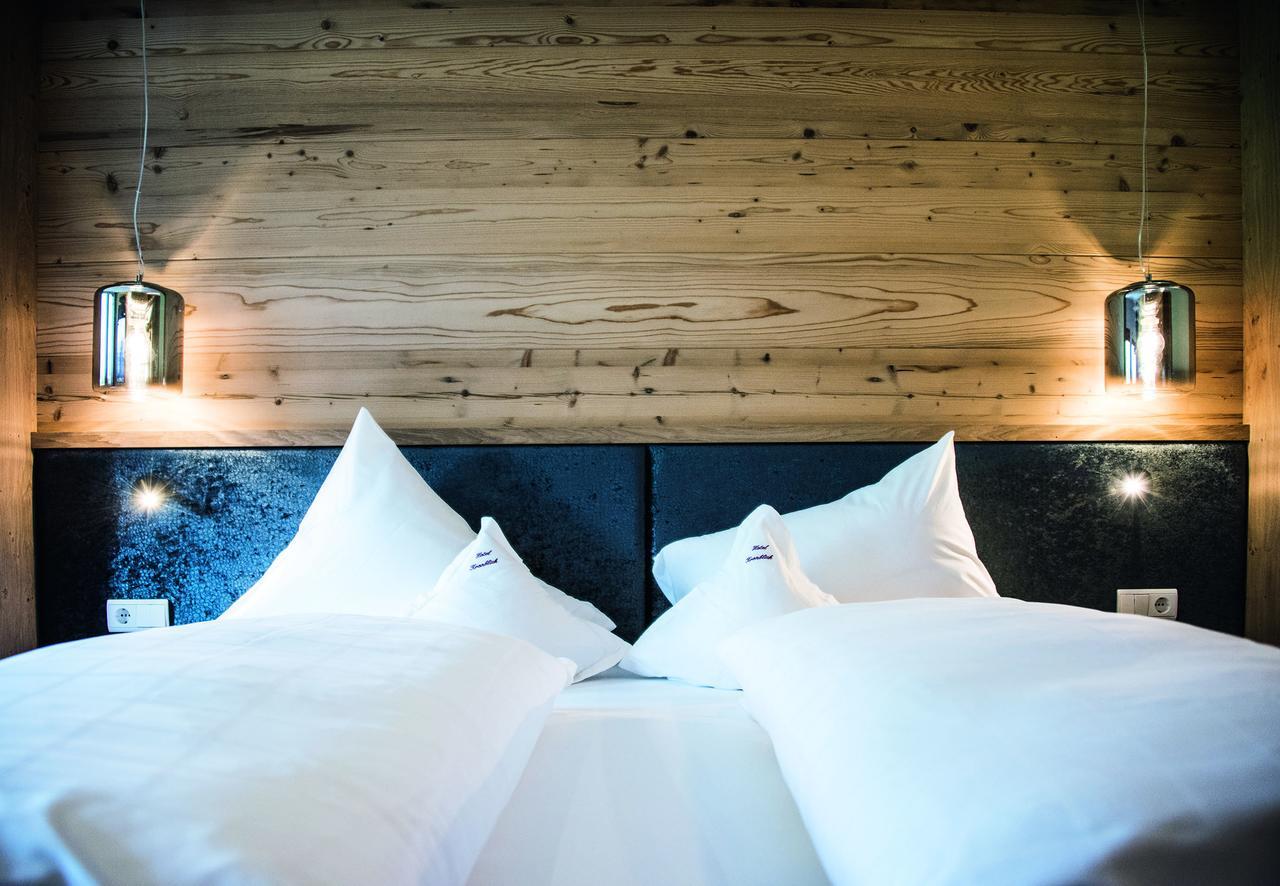 Hotel Kronblick เคียเนส ภายนอก รูปภาพ